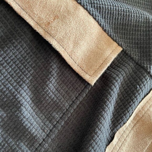 Longsleeve button up shirts very heavy Great for winter. - Picture 9 of 10